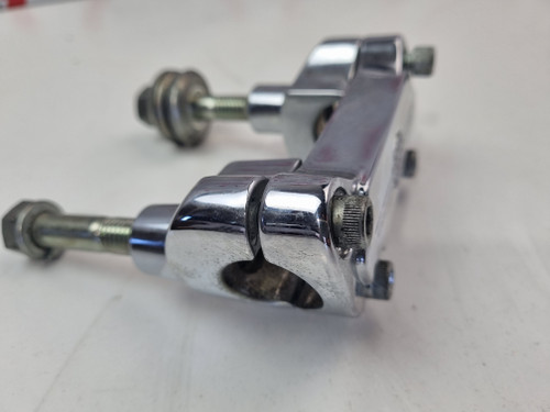 Handlebar clamps risers 1 dia 1 1/2in rise Harley Davidson Dyna