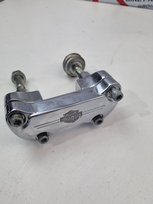 Handlebar clamps risers 1 dia 1 1/2in rise Harley Davidson Dyna Softail 56541-86A 56542-86A Handlebar clamps risers 1 dia 1 1/2in rise Harley Davidson Dyna Softail 56541-86A 56542-86A