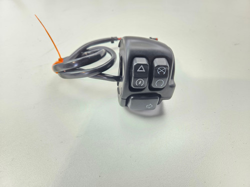 RH Switch start run stop CAN BUS Harley Davidson M8 Softail 18-24 71500462 RH Switch start run stop CAN BUS Harley Davidson M8 Softail 18-24 71500462
