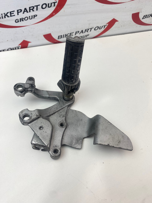 RH foot peg and mount Kawasaki ZX9 ZX900 ZX9R Ninja 02-03 35011-1488