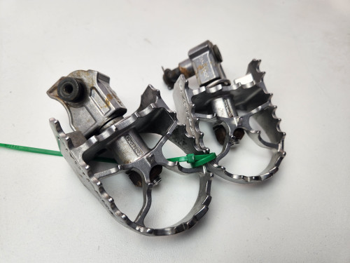 Foot Pegs Pivot Pegz Mk2 Yamaha WRF450 WR450F WR250F YZ450F YZ250F 07-23