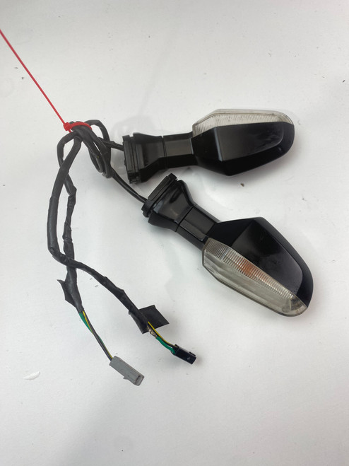 Rear blinker pair Kawasaki ZR1000 Z1000 ZX1000 10-13 KLE650 15-21 ZX100 11-13 ZX6 13-18 23037-0477