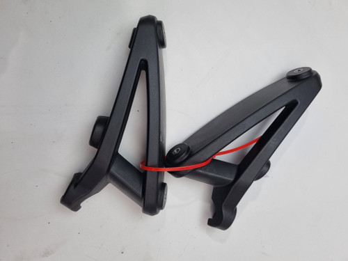Wind screen mount pair LH RH Ducati Diavel 1200 Strada 8291B672A 8291B682A Wind screen mount pair LH RH Ducati Diavel 1200 Strada 8291B672A 8291B682A
