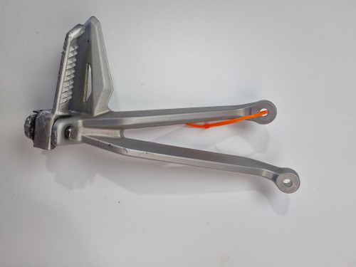 RH pillion peg and mount Triumph Street Triple S 660 R RS 765 17-19 T2081986