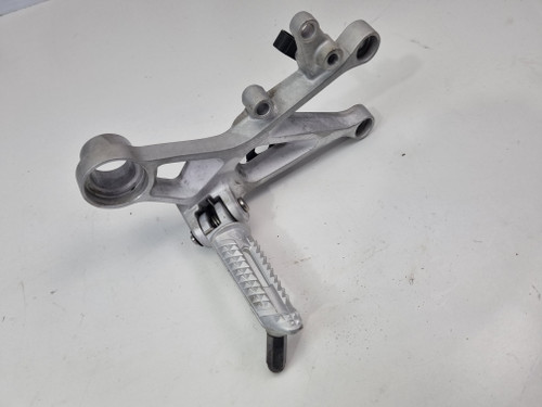 RH foot peg and mount Triumph Street Triple S 660 R 765 RS 17-19 T2081464