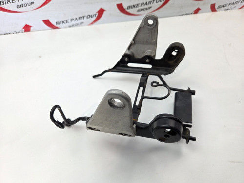 Headlight mount bracket plate Honda CB1100 10-11 61317-MEJ-720 61311-MGC-650 Headlight mount bracket plate Honda CB1100 10-11 61317-MEJ-720 61311-MGC-650