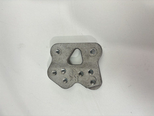 RH foot peg bracket Suzuki GSXR600 GSXR750 06-10 43541-01H00