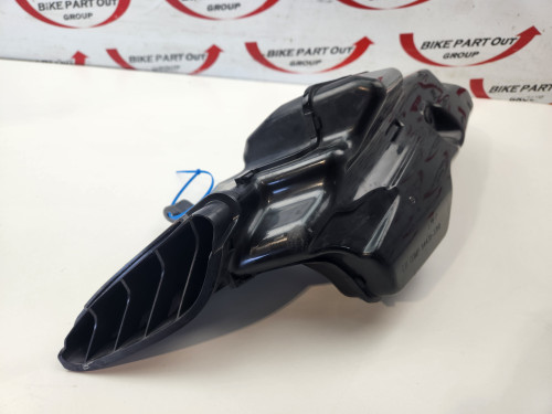 LH air duct Suzuki GSXR600 GSXR750 08-10 94403-37H00 LH air duct Suzuki GSXR600 GSXR750 08-10 94403-37H00