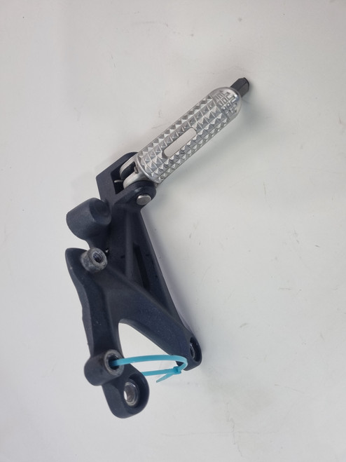 LH Foot peg and mount  Triumph Street Triple  660 675 R 13-16 T2701037