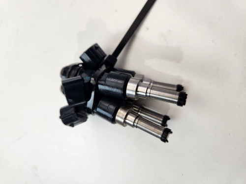 OEM Fuel injector x4 Yamaha FZ1-N 06-14 YZF-R1 R1 04-06 5VY-13761-00 OEM Fuel injector x4 Yamaha FZ1-N 06-14 YZF-R1 R1 04-06 5VY-13761-00