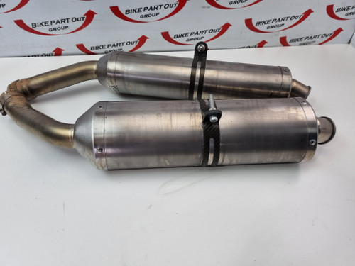 Aftermarket exhaust slip on muffler pair Yamaha YZF-R1 R1 04-06 Aftermarket exhaust slip on muffler pair Yamaha YZF-R1 R1 04-06