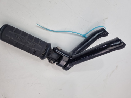 LH Pillion peg hanger mount Triumph Street Scrambler 900 1200 XE XC 19-24 T2082138 LH Pillion peg hanger mount Triumph Street Scrambler 900 1200 XE XC 19-24 T2082138