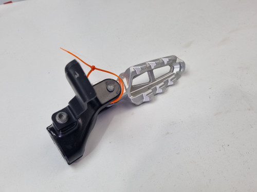 RH Foot peg mount Ducati Scrambler 800 19-22 Desert Sled 82413651AA