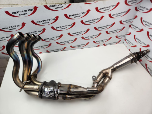 Exhaust Muffler and Header Pipes Honda CBR900 RR Fireblade 00-01 18380-MCJ-003 Exhaust Muffler and Header Pipes Honda CBR900 RR Fireblade 00-01 18380-MCJ-003