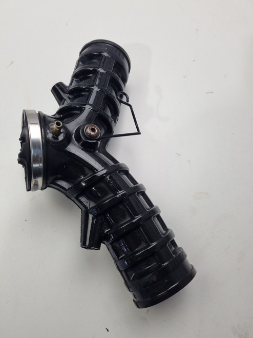 Intake manifold boot Moto Guzzi V85 TT 19-20 1A014996 Intake manifold boot Moto Guzzi V85 TT 19-20 1A014996