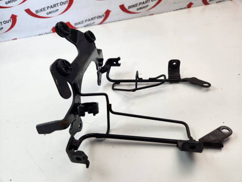 Headlight Mount Yamaha FZ1-N 06-14 2D1-283E0-00 Headlight Mount Yamaha FZ1-N 06-14 2D1-283E0-00