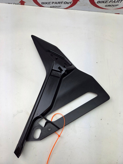 RH Radiator cowl Infill panel Triumph Tiger 900 GT Rally Pro T2312467 RH Radiator cowl Infill panel Triumph Tiger 900 GT Rally Pro T2312467