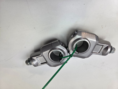 OEM risers handlebar clamps Yamaha MT10 MT-10 16-21 B67-24848-01 OEM risers handlebar clamps Yamaha MT10 MT-10 16-21 B67-24848-01