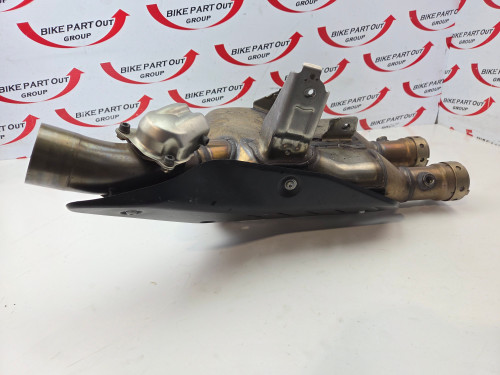 OEM Exhaust Muffler Box Yamaha MT10 MT-10 16-20 B67-14730-00 OEM Exhaust Muffler Box Yamaha MT10 MT-10 16-20 B67-14730-00