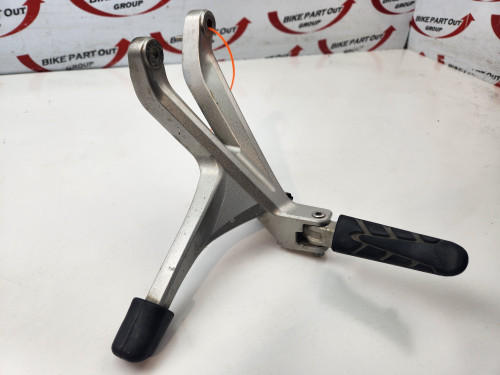 RH Pillion Peg And Mount Honda VFR1200F 10 50671-MGE-010