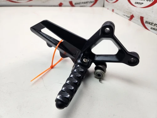 RH Foot Peg And Mount KTM 1290 Super Duke GT 16-23 1290 Superduke 14-19  6130303910033S