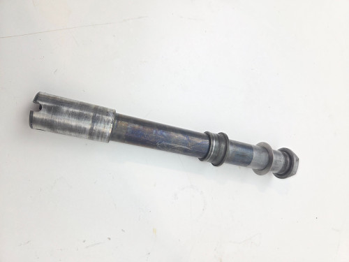 Front axle Aprilia Tuono 1000 R V2 02-05 RSV1000 00-03 V4 09-10 AP8125827 Front axle Aprilia Tuono 1000 R V2 02-05 RSV1000 00-03 V4 09-10 AP8125827