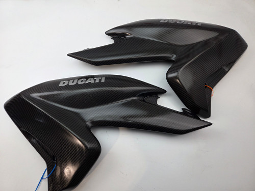 Carbon Front fairing LH RH Ducati Hypermotard Hyperstrada 821 939 480P5681CA Carbon Front fairing LH RH Ducati Hypermotard Hyperstrada 821 939 480P5681CA