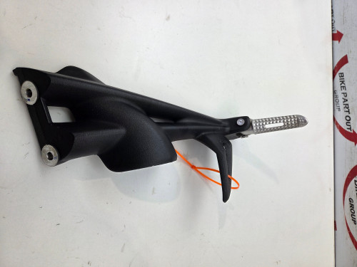 RH Pillion peg and mount plate Triumph Street Triple 675 R 07-12 T2082090