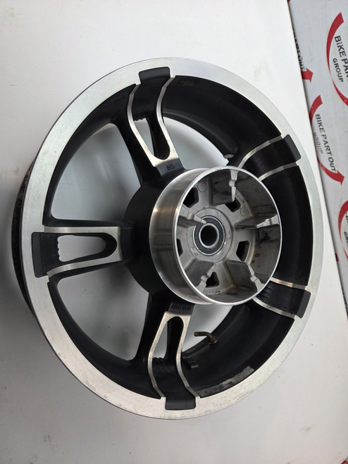 Rear Wheel Harley Davidson M8 Tourer Street road glide 14-19 40900033 Rear Wheel Harley Davidson M8 Tourer Street road glide 14-19 40900033