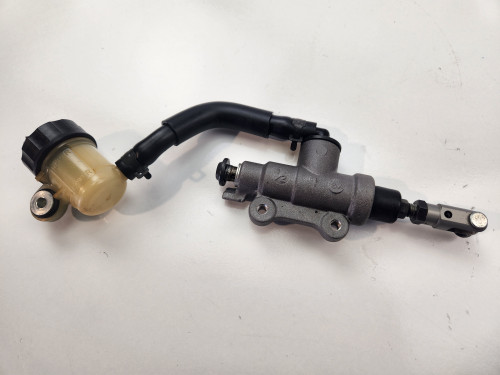 Rear Brake Master Cylinder Yamaha YZF-R1 R1 15-19 2CR-2583V-00