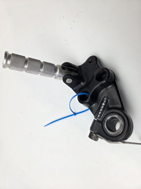 LH Foot peg mount Triumph Thruxton 900 Carb EFI T2075076 LH Foot peg mount Triumph Thruxton 900 Carb EFI T2075076