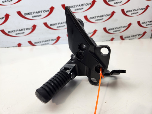 RH Foot Peg And Mount Kawasaki ZX 1000 ZX1000SX 20-24 35063-0905-18R