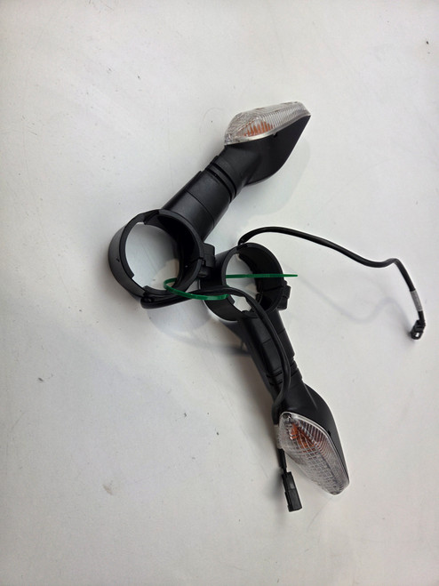 Front blinker pair Ducati Monster 659 797 821 17-21 53010236B Front blinker pair Ducati Monster 659 797 821 17-21 53010236B