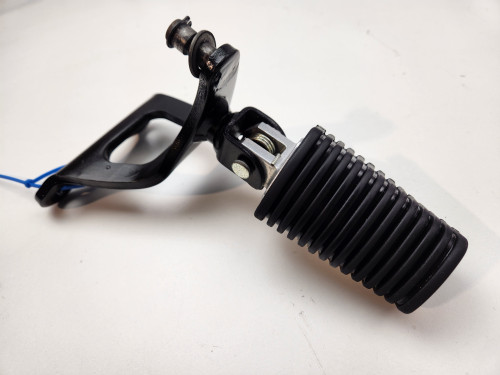 LH Foot Peg And Mount Yamaha XVS650 Vstar Custom 13-18 5KP-27410-01 LH Foot Peg And Mount Yamaha XVS650 Vstar Custom 13-18 5KP-27410-01