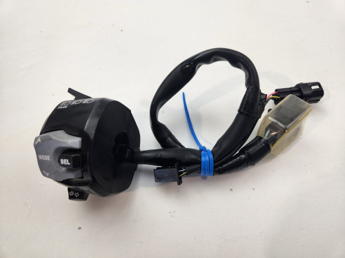 LH Switch Suzuki GSXS1000 18-19 37400-04KC0 LH Switch Suzuki GSXS1000 18-19 37400-04KC0