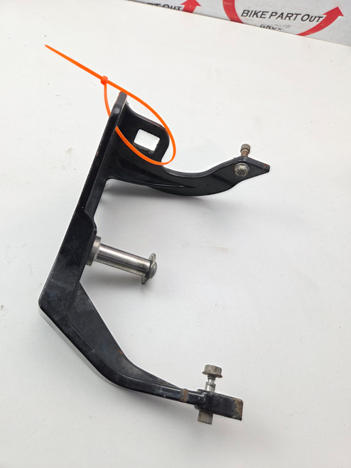 RH Floorboard mount bracket Harley Davidson Softail Fat boy 00-10 50600026 RH Floorboard mount bracket Harley Davidson Softail Fat boy 00-10 50600026