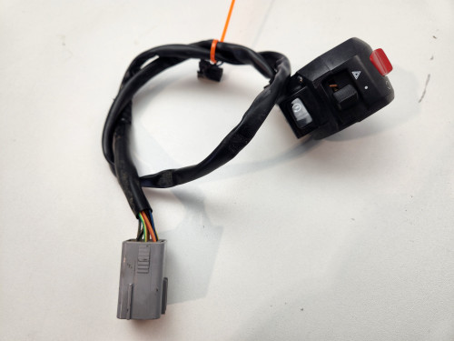RH Switch Suzuki DL650 V Strom 17-25 37200-28K00 RH Switch Suzuki DL650 V Strom 17-25 37200-28K00