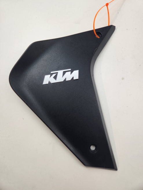 RH Radiator Spoiler KTM 1290 Super Adventure S 21-22 1290 Super Adventure R 21-22 61908061133C1 RH Radiator Spoiler KTM 1290 Super Adventure S 21-22 1290 Super Adventure R 21-22 61908061133C1