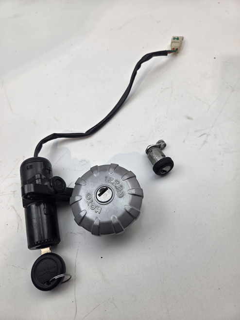 Ignition switch lock key set  Moto Guzzi V7 850 21-25 2B008488