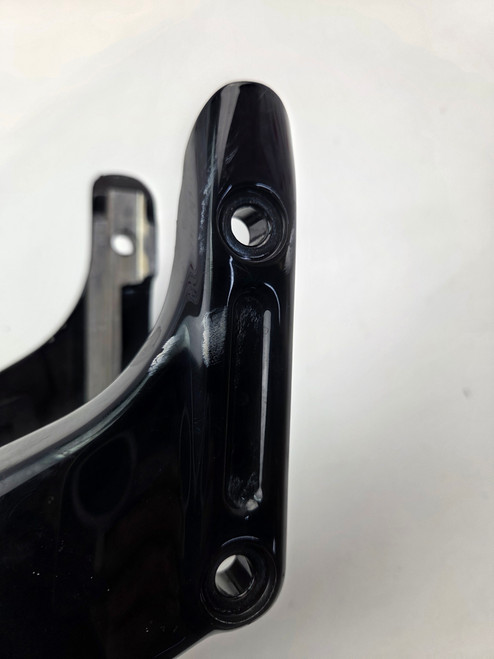 ボブ Rear fender strut supports LH RH pair Harley Davidson M8 Softail