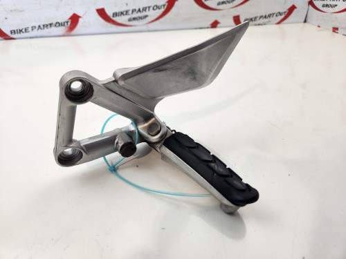 LH Foot Peg And Mount Honda VFR800 VFR 800 14-17 50700-MJM-D30