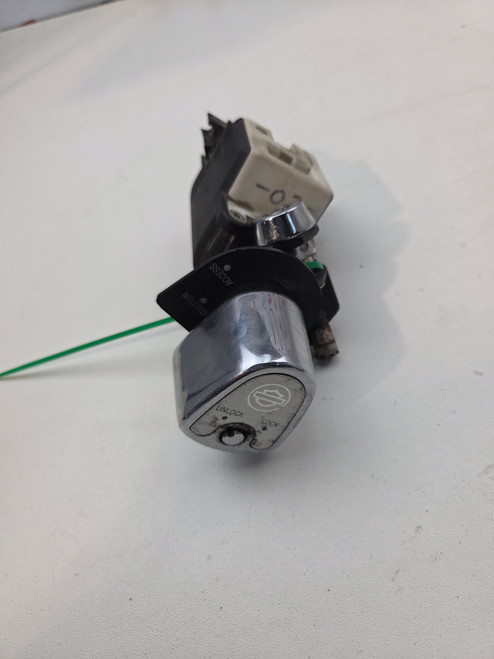 Ignition switch fuel cap lock and key  Harley Davidson Tourer Road Street glide 12-13 71400071