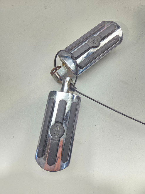 Chrome Rubber Custom Foot Pegs pillion rider Harley Davidson Dyna Softail Sportster tourer  50130-95A