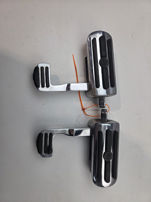 Retractable Heel Rest Raiser foot pegs Harley Davidson Dyna Softail 00-17 Sportster 00-11 50178-09