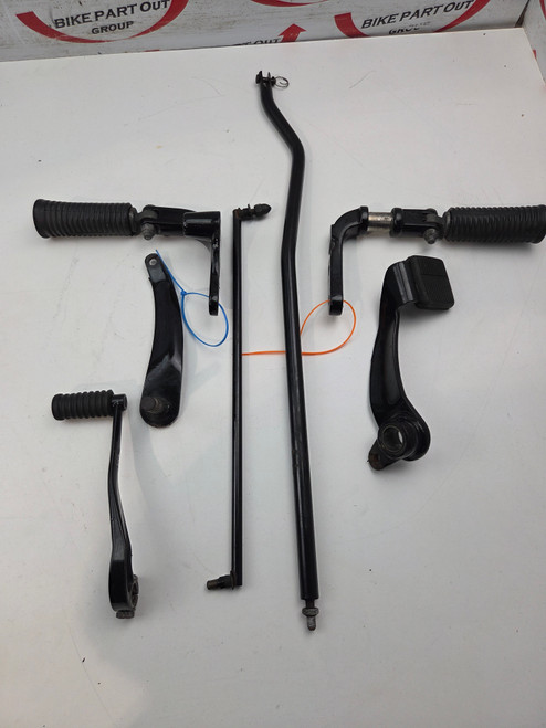 Forward controls foot peg mount rods lever pedal LH RH pair Harley Davidson Dyna 03-17 33693-03