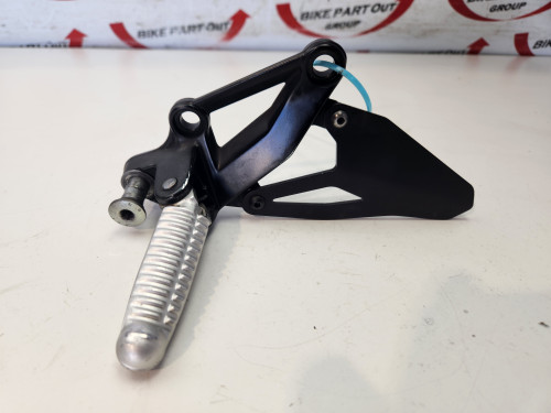 LH foot peg mount footrest bracket OEM Ducati Streetfighter S 09-11 848 12-15 1098 12-13  82411541A 46410551A 46013311A