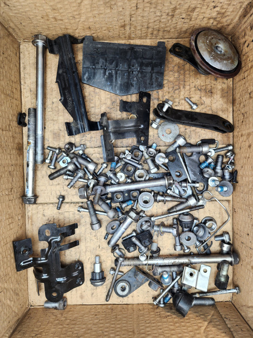 Chassis bolts and bits Triumph T100 Bonneville EFI