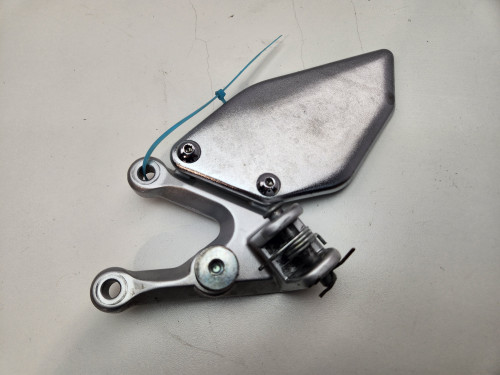 LH Foot Peg Bracket Yamaha YZF-R3 YZF R3 15-18 1WD-F7442-01