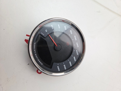 Speedometer Speedo 5 in kph Harley Davidson M8 Softail Sport glide Fat Boy 70900685B
