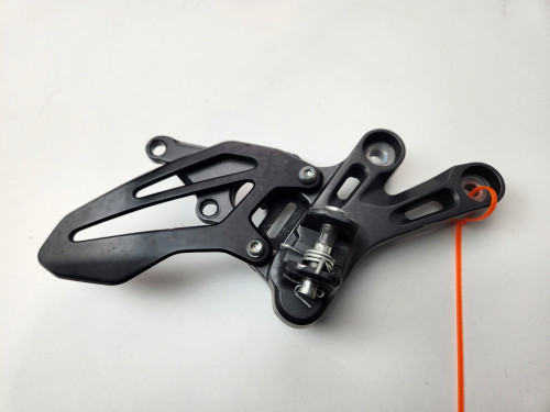 RH Foot Peg Mount Yamaha YZF-R7 YZF R7 22-25 BEB-27443-00